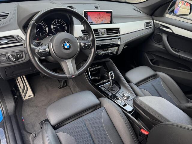 BMW X1 sDrive18i High Executive M Sport | Trekhaak Afneembaar | Sportstoelen | Navigatie Full-Map | 18'' Velgen | Elek. Achterklep | Stoelverwarming | Rijklaarprijs!