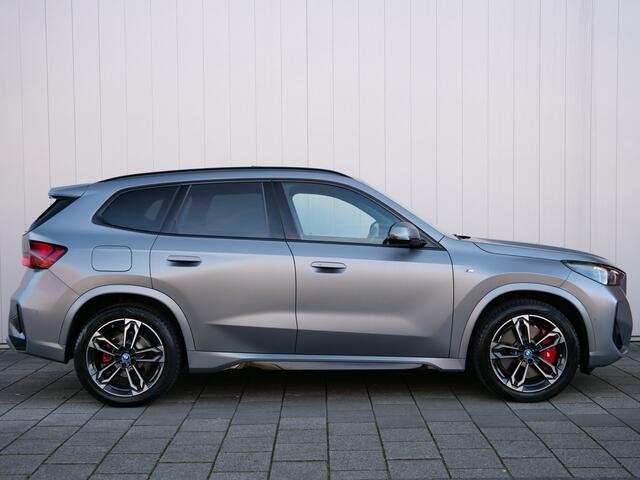 BMW X1 xDrive25e M Sport pakket Pro 245 Pk Automaat Schuifdak / Winterpakket / Harman Kardon