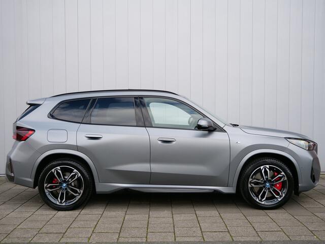 BMW X1 xDrive25e M Sport pakket Pro 245 Pk Automaat Schuifdak / Winterpakket / Harman Kardon