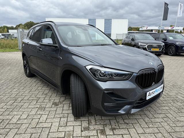 BMW X1 xDrive25e High Executive Sport Line Head-Up Display LED Elek Stoelverstelling Navi Plus PDC 18 Inch