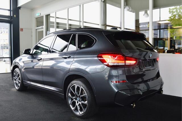 BMW X1 sDrive20i M-Sportedition | Panorama | Trekhaak