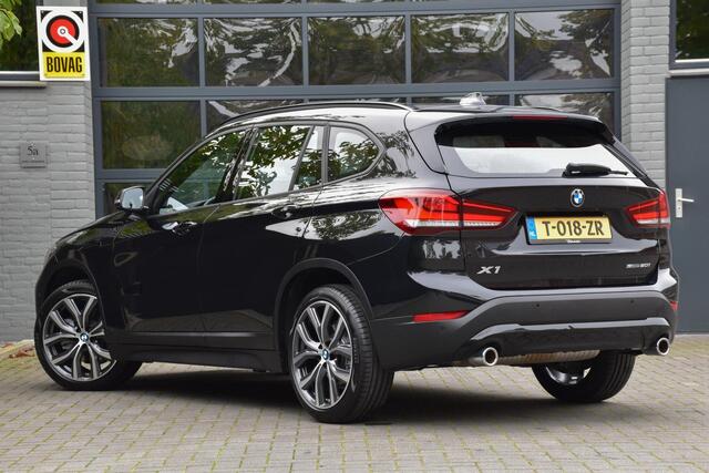 BMW X1 sDrive20i High Executive | Pano | Leer