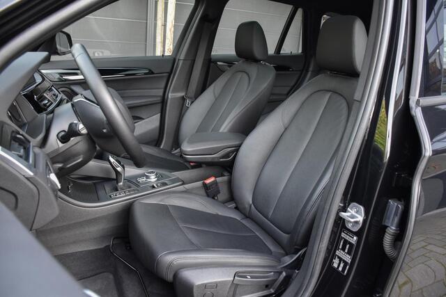 BMW X1 sDrive20i High Executive | Pano | Leer