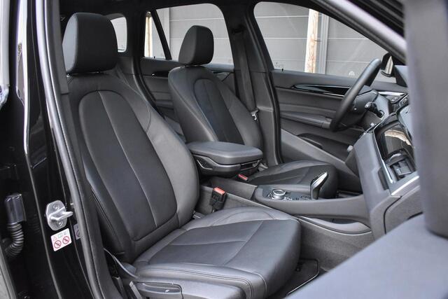 BMW X1 sDrive20i High Executive | Pano | Leer