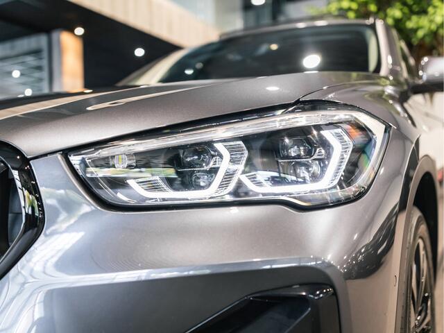 BMW X1 xDrive25e High Executive Sportline | Panorama | HUD | Volleder | Camera |