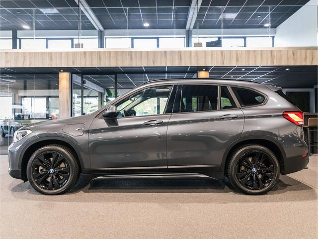 BMW X1 xDrive25e High Executive Sportline | Panorama | HUD | Volleder | Camera |