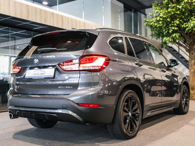 BMW X1 xDrive25e High Executive Sportline | Panorama | HUD | Volleder | Camera |