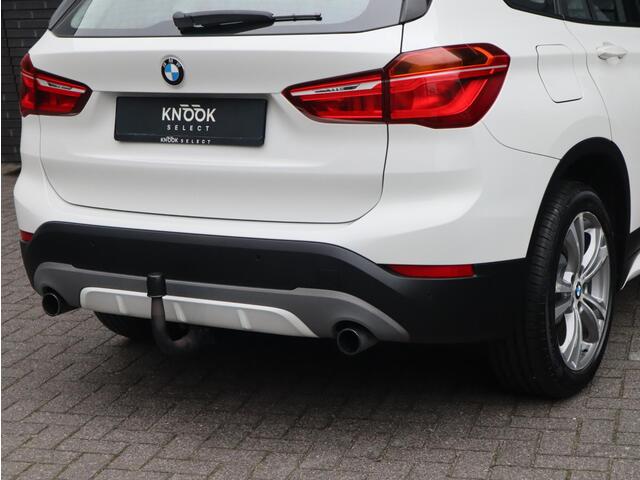 BMW X1 sDrive20i Centennial Executive Sportstoel / Trekhaak / Harman Kardon / LED