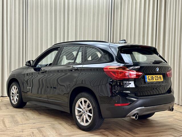 BMW X1 sDrive20i *192PK* Stoelverwarming / Navigatie / PDC / Bluetooth / 17"LMV