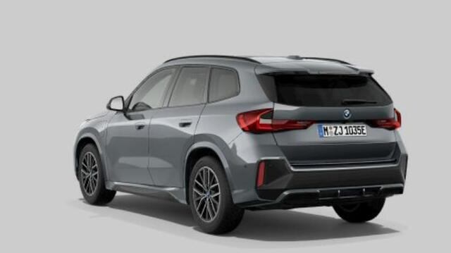 BMW X1 xDrive25e M Sport - Panoramadak - Parking/Driving Assistant Plus - Head up - Elektrisch verstelbare/verwarmde stoelen - Sportstoelen - Getinte Ruiten - Comfort Access - Grootlichtassistent -