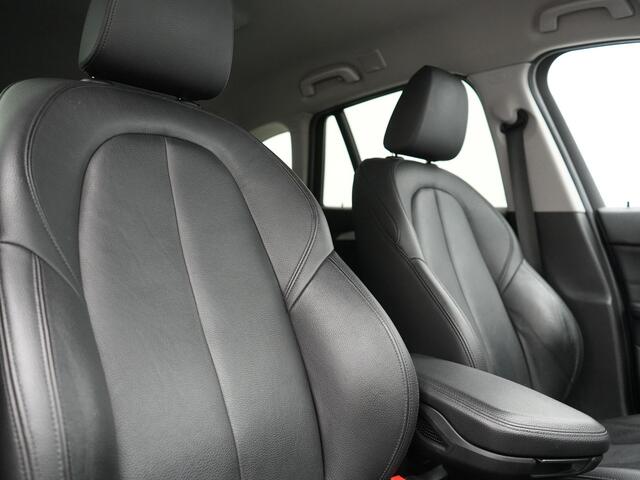 BMW X1 xDrive25e Sportline Plug In Hybrid 220pk Dealer O.H PHEV | Head Up | Cruise Control | Camera | Lederen Sportstoelen Verwarmd | Navigatie | Keyless | DAB |