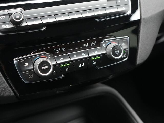 BMW X1 xDrive25e Sportline Plug In Hybrid 220pk Dealer O.H PHEV | Head Up | Cruise Control | Camera | Lederen Sportstoelen Verwarmd | Navigatie | Keyless | DAB |