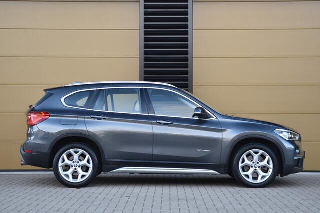 BMW X1 sDrive20i Centennial Executive * Sportstoelen * LED * Lichtpakket * Dealeronderhouden *