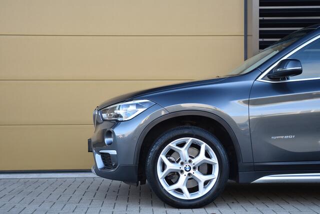 BMW X1 sDrive20i Centennial Executive * Sportstoelen * LED * Lichtpakket * Dealeronderhouden *