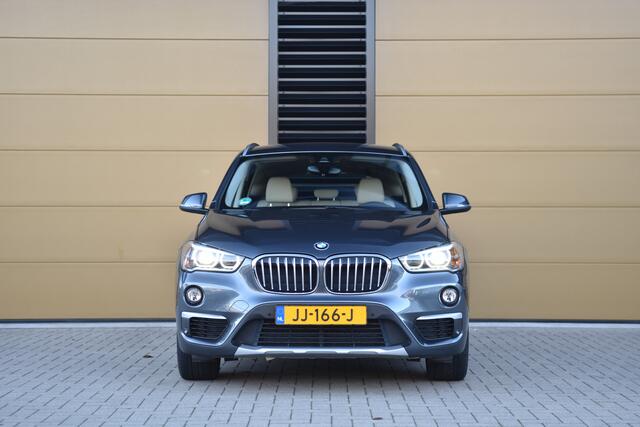 BMW X1 sDrive20i Centennial Executive * Sportstoelen * LED * Lichtpakket * Dealeronderhouden *