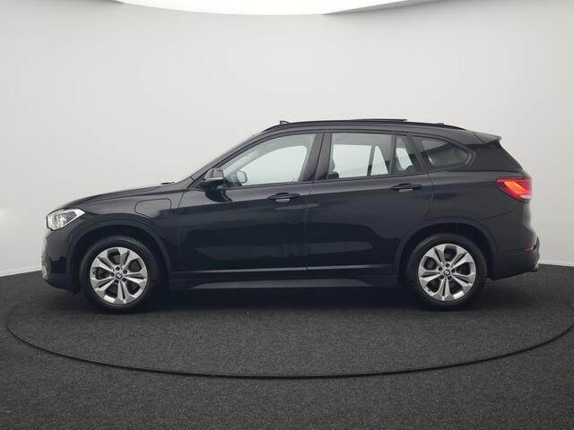 BMW X1 xDrive25e Executive Plug In Hybrid 222pk Dealer O.H PHEV | Trekhaak Afneembaar | Panodak | Adaptive Cruise | Stoelen Memory & Verwarmd | Harman & Kardon | Apple Carplay | LED Koplampen |