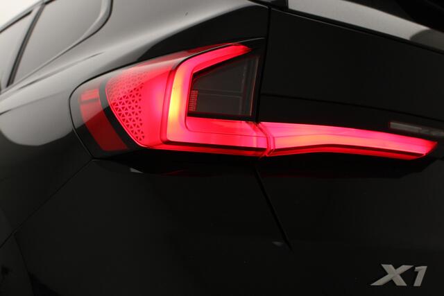 BMW X1 sDrive18i M-Sport | Panorama | Camera | Voorbereiding Driving Assistant Plus |