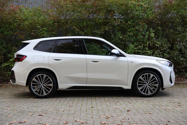 BMW X1 sDrive20i VOL | M-Sport | Pano | HUD | Harman Kardon | Keyless | Adap Cruise | 360 cam | Comf stoel + memory | Etc.