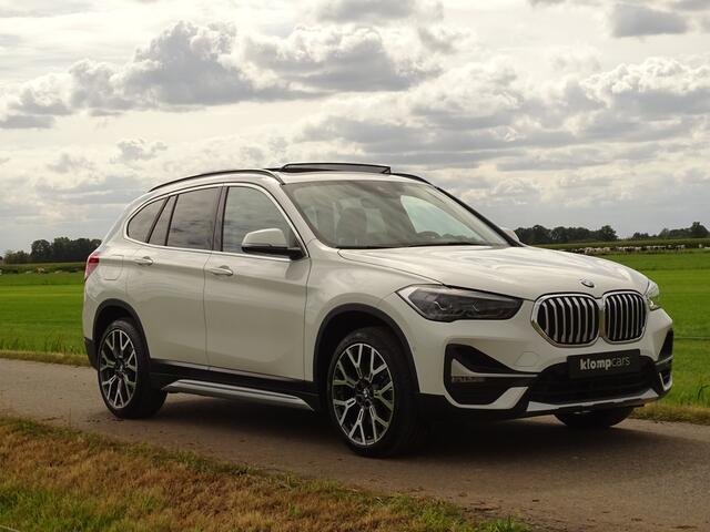 BMW X1 xDrive25i X-Line | 230PK | Schuifd. | Trekhk.| Nav | 19inch | Camera | Keyless | Uniek!