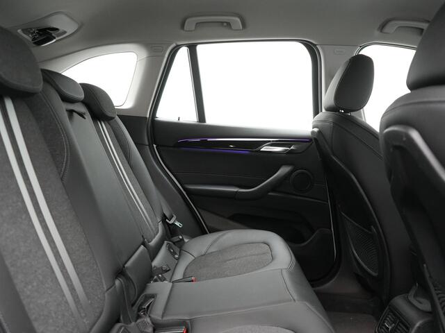 BMW X1 xDrive25e Sportline Plug In Hybrid 221pk Dealer O.H PHEV | Navigatie | Sfeerverlichting | LED Koplampen | Sportstoelen Verwarmd | DAB | 18"L.M |