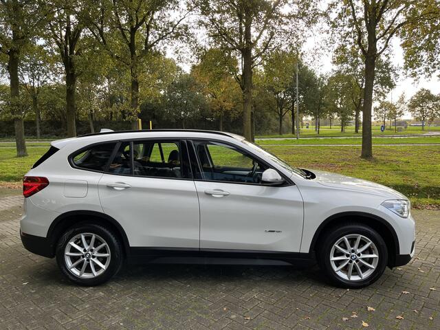BMW X1 sDrive18i Centennial Executive | CAMERA | CLIMA | CRUISE | NAVI | PDC | STOELVERW. | TREKHAAK