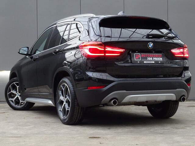 BMW X1 sDrive20i Orange Edition III * PANORAMADAK * HEAD-UP * DEALER ONDERH. !!