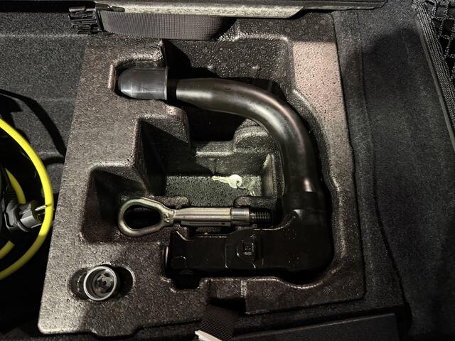 BMW X1 xDrive25e High Executive M-Sport | 19" | Camera | Trekhaak | Stoelverwarming | Navigatie | 4x4