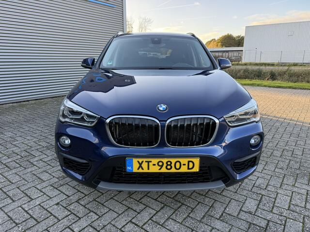 BMW X1 sDrive20i Executive LED Achteruitrijcamera Climate Control PDC Head-Up Display