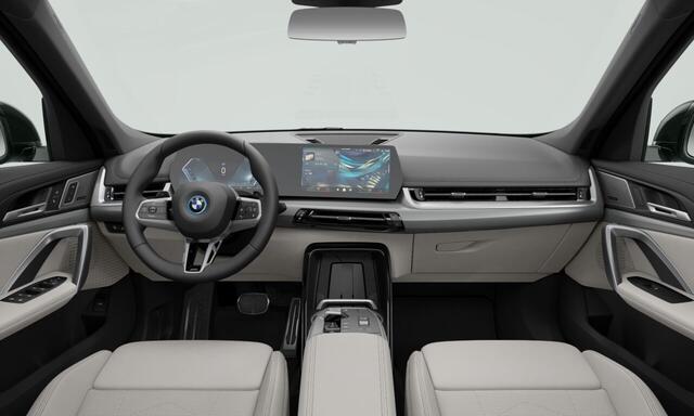 BMW X1 xDrive25e | M-Sport Pro | 20'' | Panorama. | Harman/Kardon | Elek. stoel. | Stoelmassage | Getint glas | Camera | Stuur + stoelverw. | Comf. Acc.