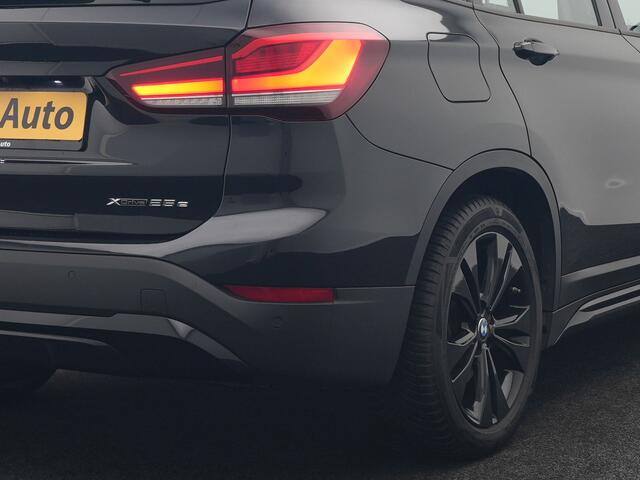 BMW X1 xDrive25e Sportline Plug In Hybrid 221pk Dealer O.H PHEV | Trekhaak Afn. | Head Up | Adaptive Cruise | Camera | Lederen Sportstoelen Verwarmd | M Sportstuur | Navigatie | DAB | 18"L.M |