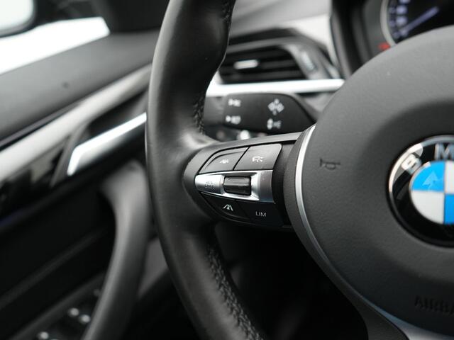 BMW X1 xDrive25e Sportline Plug In Hybrid 221pk Dealer O.H PHEV | Trekhaak Afn. | Head Up | Adaptive Cruise | Camera | Lederen Sportstoelen Verwarmd | M Sportstuur | Navigatie | DAB | 18"L.M |