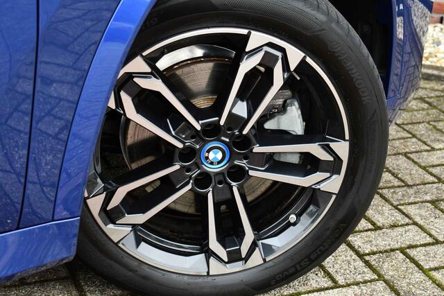 BMW X1 sDrive20i 170pk M-Sport Pano ACC HUD 360 H/K 19inch El-zetels