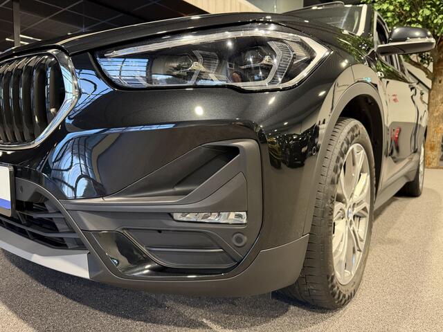 BMW X1 xDrive25e High Executive Sportline | Panorama | Camera | HUD | 4x4 | Stoelverwarming