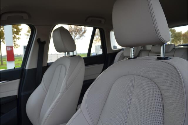 BMW X1 sDrive18i High Executive Achteruitrij camera Head up Display Elek.Verst. Stoelen. Leer Stoelverw. Trekgewicht 1700kg