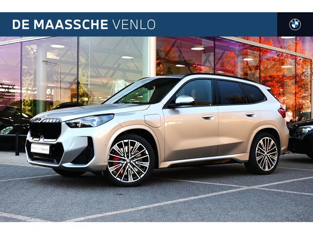 BMW X1 xDrive25e High Executive M Sport Automaat / Panoramadak / Trekhaak / Sportstoelen / M Adaptief onderstel / Comfort Access / Parking Assistant Plus / Head-Up / Harman-Kardon