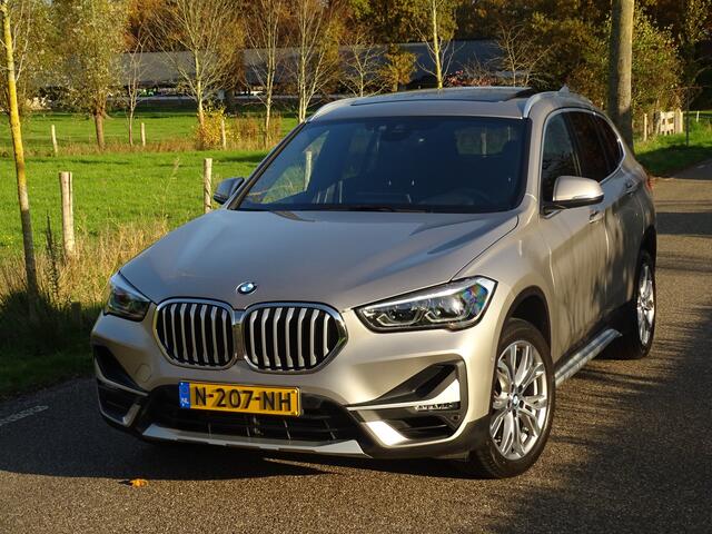 BMW X1 sDrive20i X-Line | Zwarte hemel | Pano | M-Sport stuur | Camera | Leer | Gr.NAV | Stoelverw.
