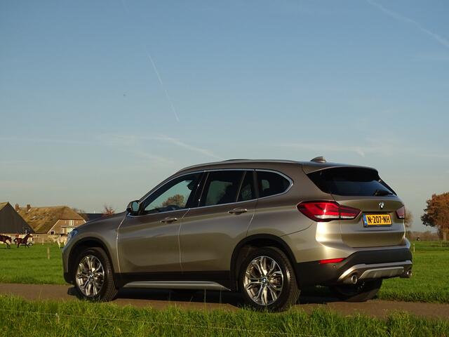 BMW X1 sDrive20i X-Line | Zwarte hemel | Pano | M-Sport stuur | Camera | Leer | Gr.NAV | Stoelverw.