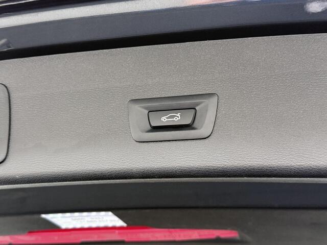 BMW X1 sDrive18i Business Edition Plus X-Line | Panorama Dak | Dealer Onderhouden | Camera |