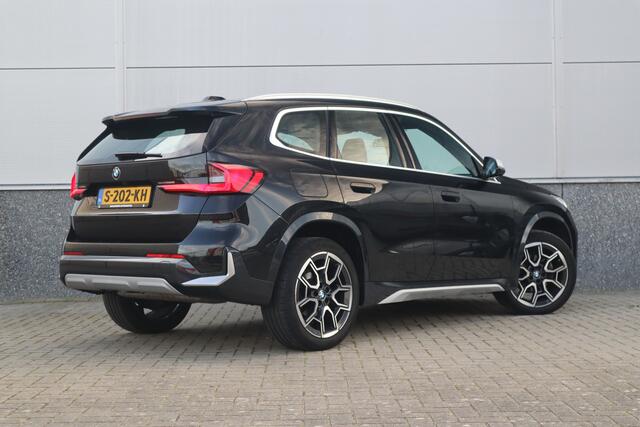 BMW X1 sDrive18i X-Line / Trekhaak / Adaptieve Cruise / 19inch / Camera /