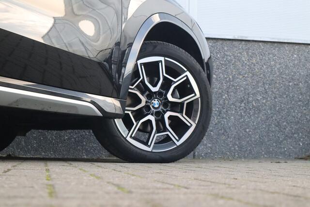 BMW X1 sDrive18i X-Line / Trekhaak / Adaptieve Cruise / 19inch / Camera /