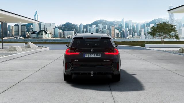 BMW X1 sDrive20i M Sport Automaat / Panoramadak / Sportstoelen / Comfort Access / M Adaptief onderstel / Head-Up / Adaptieve LED / Parking Assistant Plus