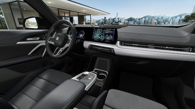 BMW X1 sDrive20i M Sport Automaat / Panoramadak / Sportstoelen / Comfort Access / M Adaptief onderstel / Head-Up / Adaptieve LED / Parking Assistant Plus