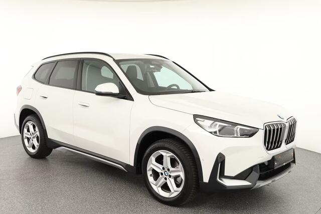 BMW X1 sDrive18iA xLine ** ADAPT. LED, LEDER, PANORAMA, TREKH, ADAPT. CRUISE, ACT. SPORTST ** 1e EIG - Ex BMW-AG - UNFALLFREI ** ** INFORMEER OOK NAAR ONZE AANTREKKELIJKE FINANCIAL-LEASE TARIEVEN **
