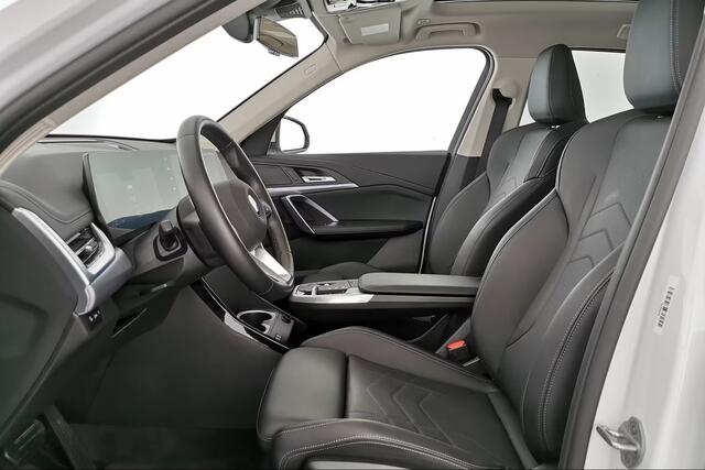 BMW X1 sDrive18iA xLine ** ADAPT. LED, LEDER, PANORAMA, TREKH, ADAPT. CRUISE, ACT. SPORTST ** 1e EIG - Ex BMW-AG - UNFALLFREI ** ** INFORMEER OOK NAAR ONZE AANTREKKELIJKE FINANCIAL-LEASE TARIEVEN **