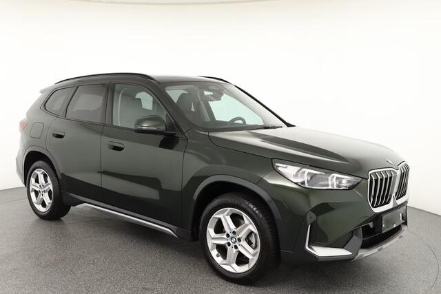 BMW X1 sDrive18iA xLine ** ADAPT. LED, LEDER, PANORAMA, TREKH, ADAPT. CRUISE, ACT. SPORTST ** 1e EIG - Ex BMW-AG - UNFALLFREI ** ** INFORMEER OOK NAAR ONZE AANTREKKELIJKE FINANCIAL-LEASE TARIEVEN **