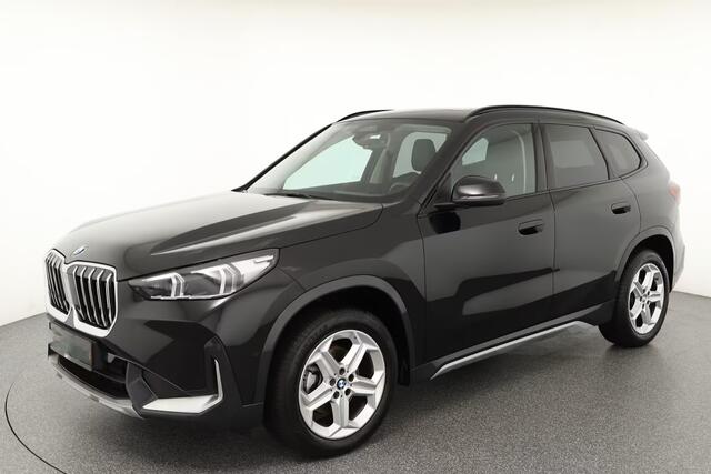BMW X1 sDrive18iA xLine ** ADAPT. LED, LEDER, PANORAMA, TREKH, ADAPT. CRUISE, ACT. SPORTST ** 1e EIG - Ex BMW-AG - UNFALLFREI ** ** INFORMEER OOK NAAR ONZE AANTREKKELIJKE FINANCIAL-LEASE TARIEVEN **