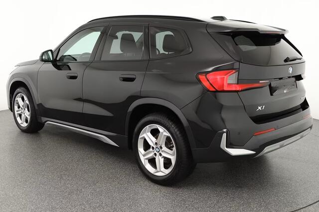 BMW X1 sDrive18iA xLine ** ADAPT. LED, LEDER, PANORAMA, TREKH, ADAPT. CRUISE, ACT. SPORTST ** 1e EIG - Ex BMW-AG - UNFALLFREI ** ** INFORMEER OOK NAAR ONZE AANTREKKELIJKE FINANCIAL-LEASE TARIEVEN **