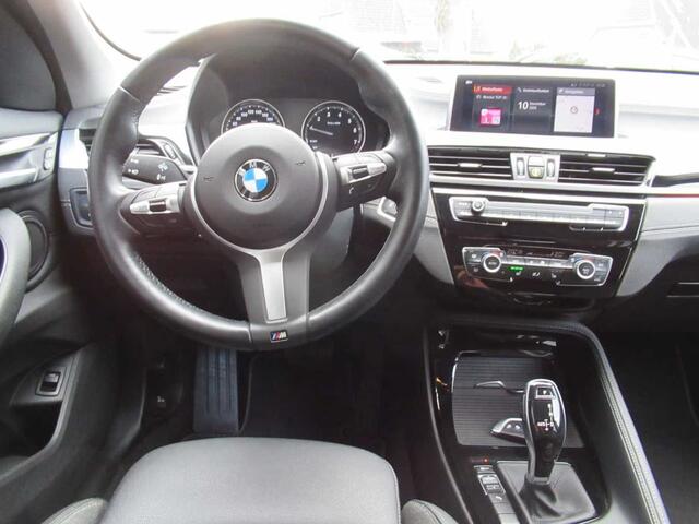 BMW X1 sDrive18i SPORTLINE ** LED, NAVI+, HALF-LEDER, TREKH, PRIVACY, ELECTR. A-KLEP ** 1e EIG - UNFALLFREI - 47 dkm (!) ** ** INFORMEER OOK NAAR ONZE AANTREKKELIJKE FINANCIAL-LEASE TARIEVEN **