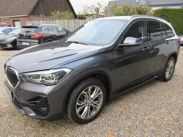 BMW X1 sDrive18i SPORTLINE ** LED, NAVI+, HALF-LEDER, TREKH, PRIVACY, ELECTR. A-KLEP ** 1e EIG - UNFALLFREI - 47 dkm (!) ** ** INFORMEER OOK NAAR ONZE AANTREKKELIJKE FINANCIAL-LEASE TARIEVEN **