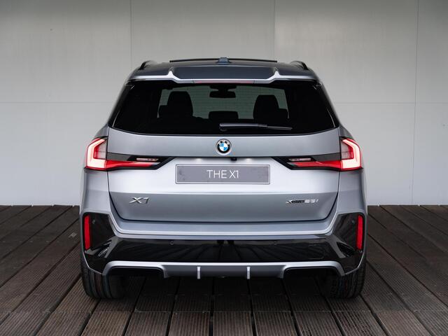 BMW X1 xDrive23i High Executive | M Sportpakket Pro | Trekhaak | Panoramadak | Harman Kardon | Innovation Pack | Comfort Pack | Travel Pack